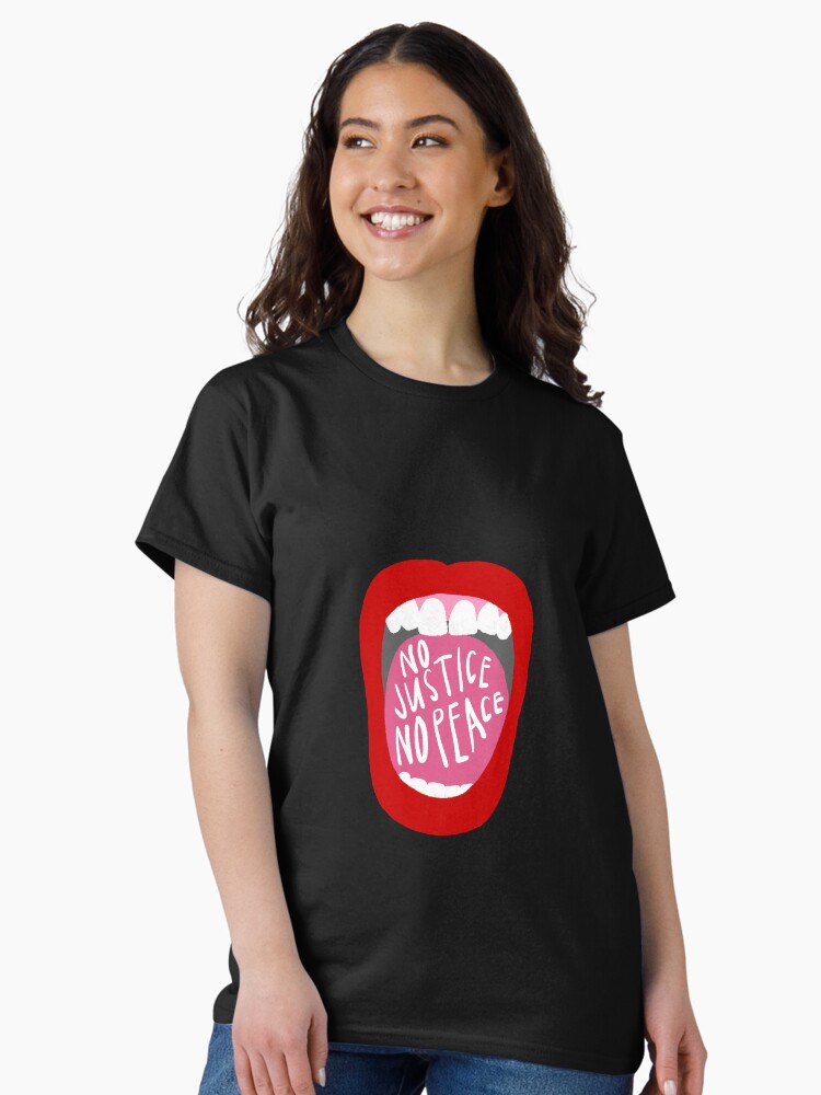 Imagen 2 de 7, Camiseta clásica con la obra Grita sin justicia no hay paz, diseñada y vendida por anna-ambrister.