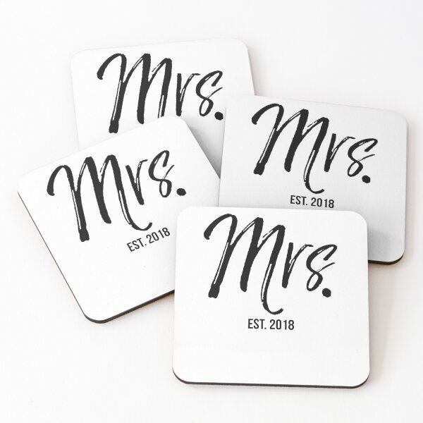 Artikelvorschau, Anniversary Gift Mrs. Est. 2018 Matching Bride & Groom Gifts entworfen und verkauft von TNDesignStudio.