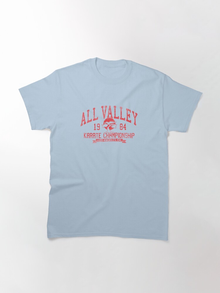 Aperçu 3 sur 7. T-shirt classique avec l'œuvre Championnat de karaté All Valley 1984 créée et vendue par RockApparel.