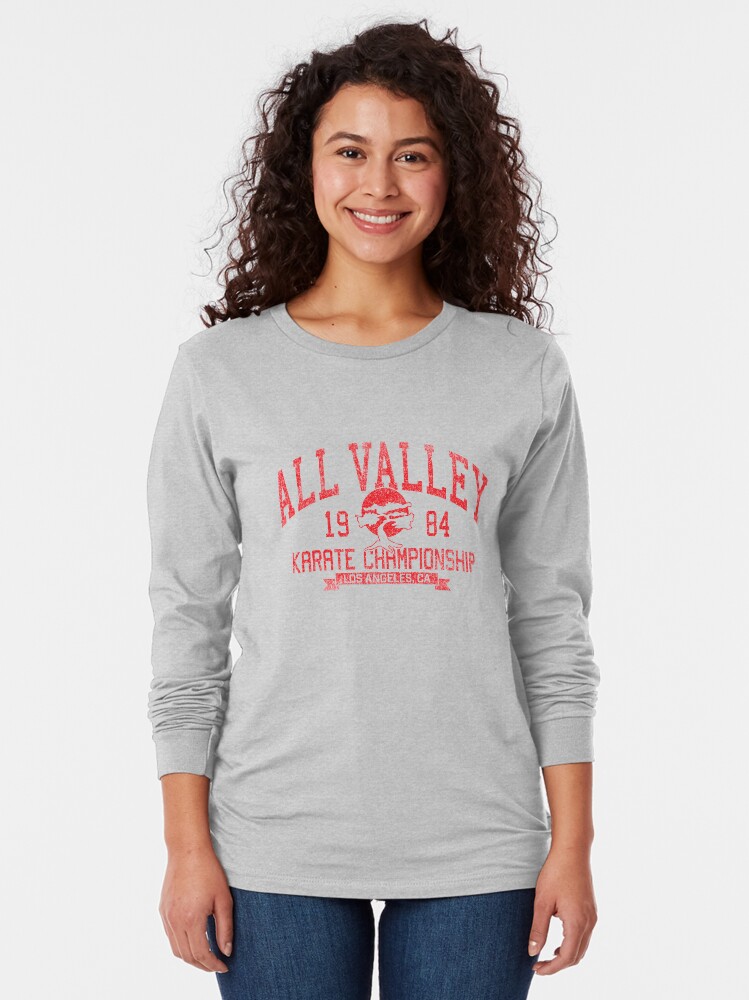 Aperçu 2 sur 5. T-shirt manches longues avec l'œuvre Championnat de karaté All Valley 1984 créée et vendue par RockApparel.