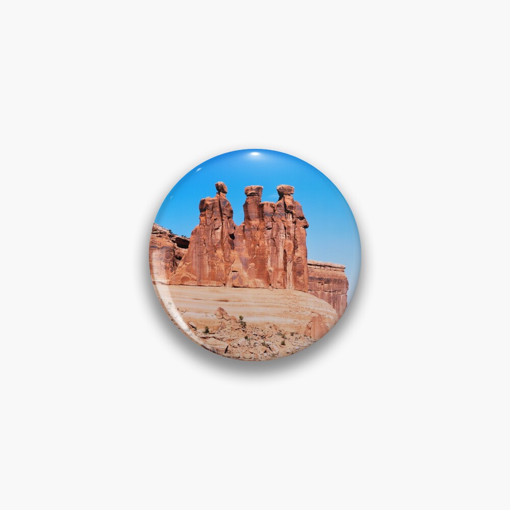 Three Gossips Formation Pin