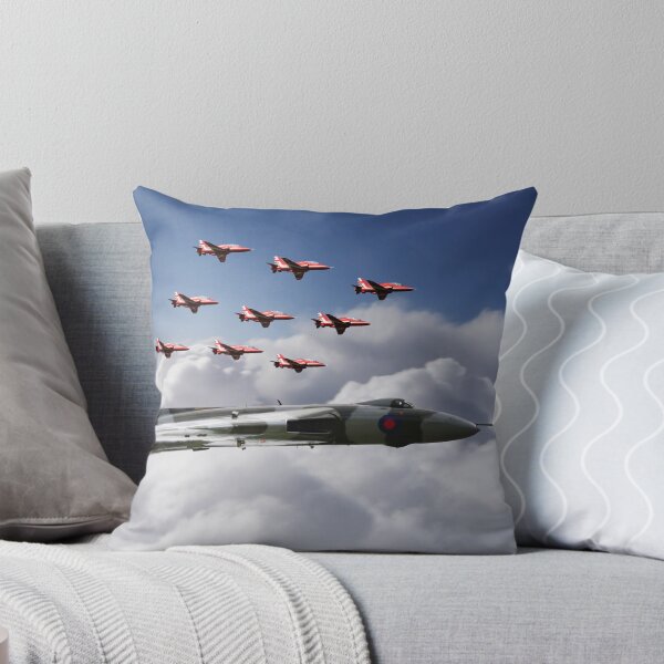 Aperçu de l'œuvre En formation avec XH558 créée et vendue par Airpower Art.