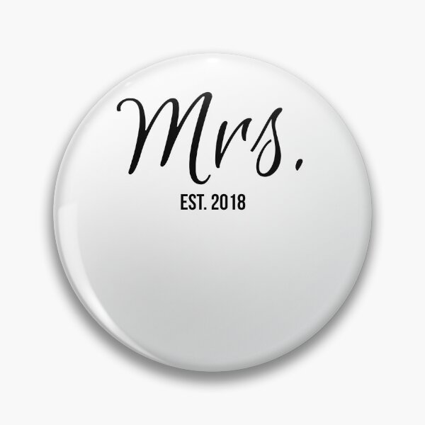 Artikelvorschau, Matching Anniversary Gifts Mrs. Est. 2018 Matching Bride & Groom Gifts entworfen und verkauft von TNDesignStudio.