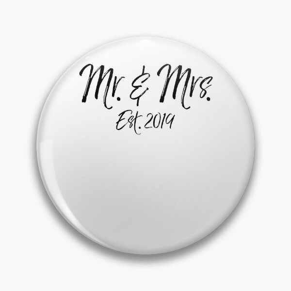 Artikelvorschau, Mr. & Mrs. Est. 2019 Matching Bride & Groom Gifts entworfen und verkauft von TNDesignStudio.