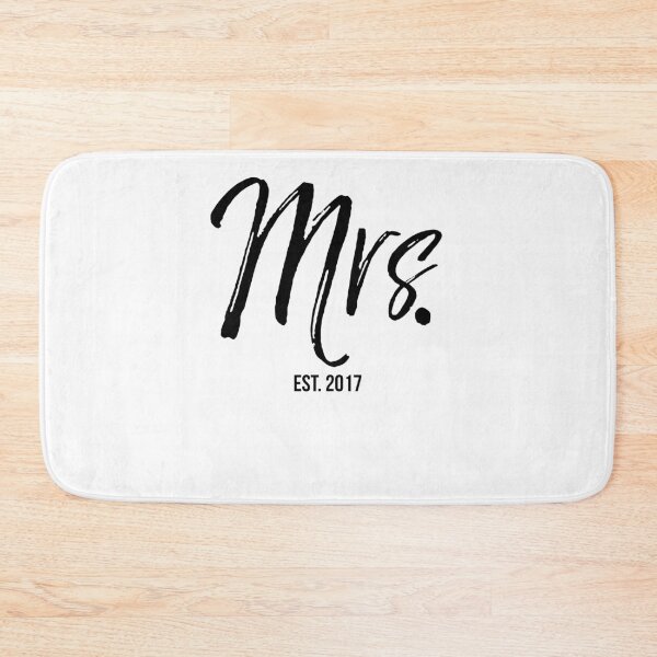 Artikelvorschau, Mrs. Est. 2017 Matching Bride & Groom Gifts entworfen und verkauft von TNDesignStudio.