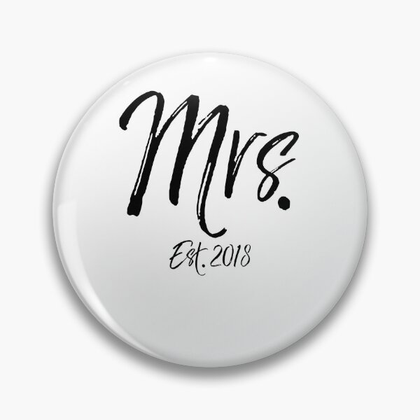 Artikelvorschau, Mrs. Est. 2018 Matching Bride & Groom Gifts entworfen und verkauft von TNDesignStudio.