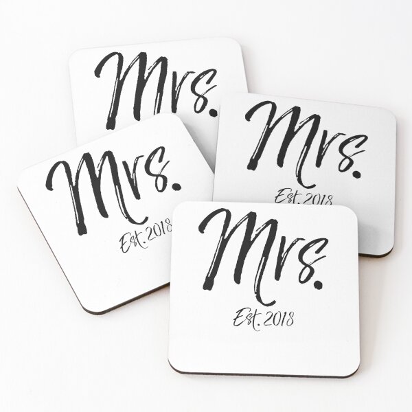 Artikelvorschau, Mrs. Est. 2018 Matching Bride & Groom Gifts entworfen und verkauft von TNDesignStudio.