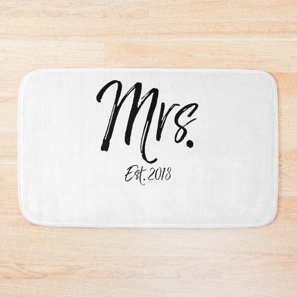 Artikelvorschau, Mrs. Est. 2018 Matching Bride & Groom Gifts entworfen und verkauft von TNDesignStudio.