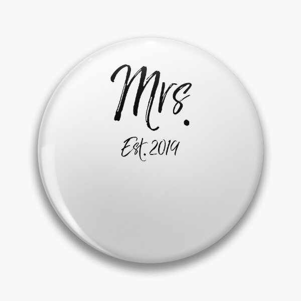 Artikelvorschau, Mrs. Est. 2019 Matching Bride & Groom Gifts entworfen und verkauft von TNDesignStudio.