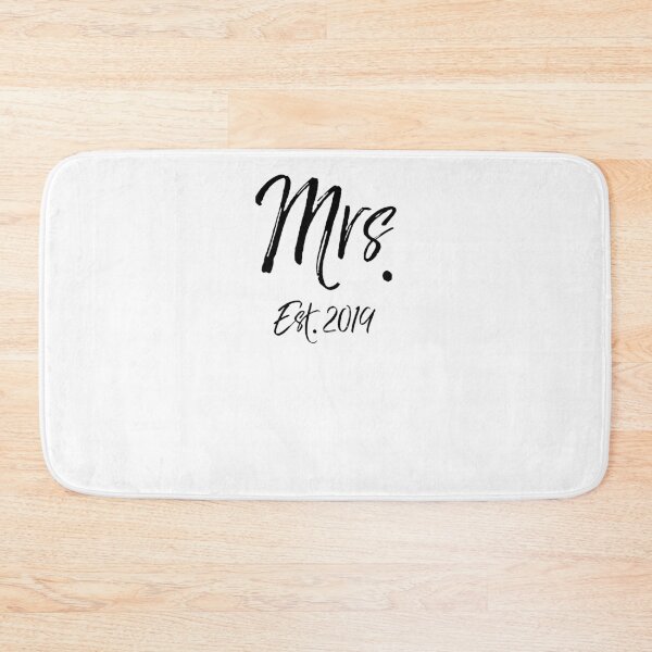 Artikelvorschau, Mrs. Est. 2019 Matching Bride & Groom Gifts entworfen und verkauft von TNDesignStudio.