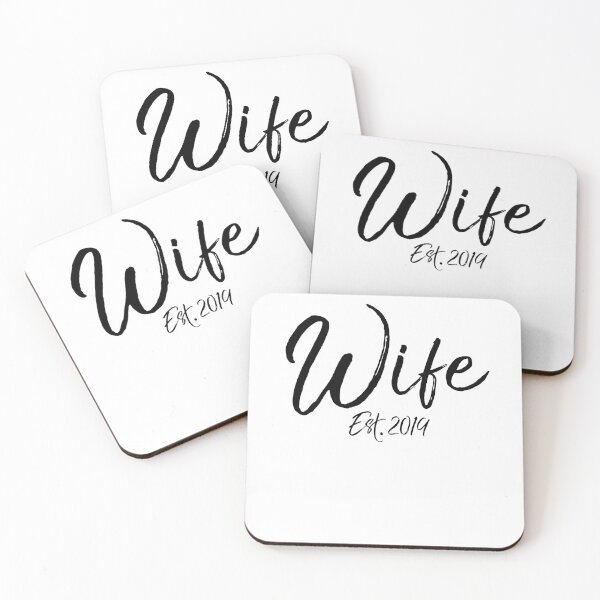 Artikelvorschau, Wife Est. 2019 Matching Bride & Groom Gifts entworfen und verkauft von TNDesignStudio.