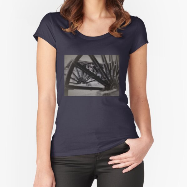 Fitted Scoop T-Shirt