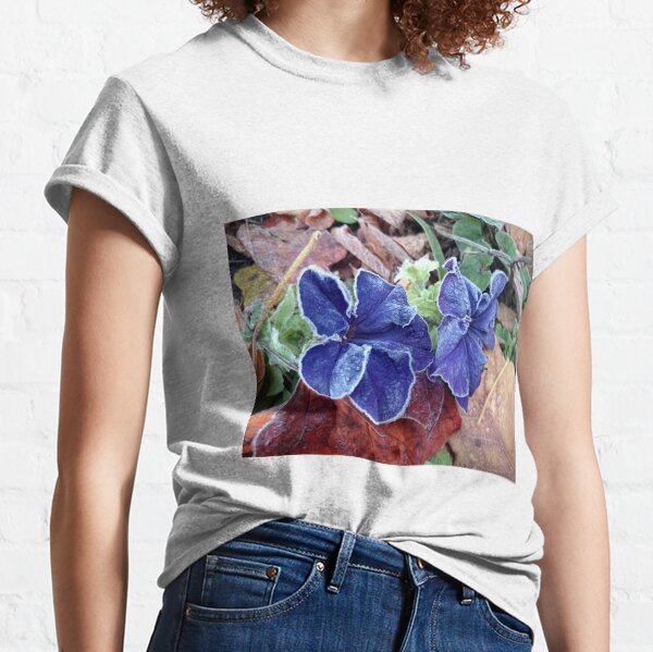 Petunie im Rauhreif Classic T-Shirt