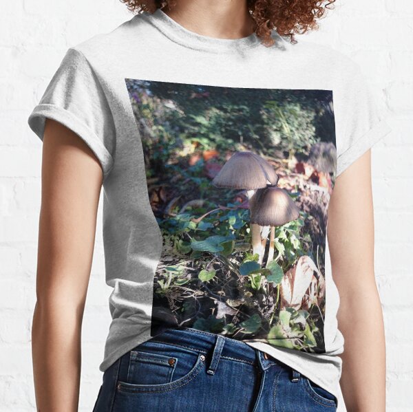 Kleiner Pilz im Garten Classic T-Shirt