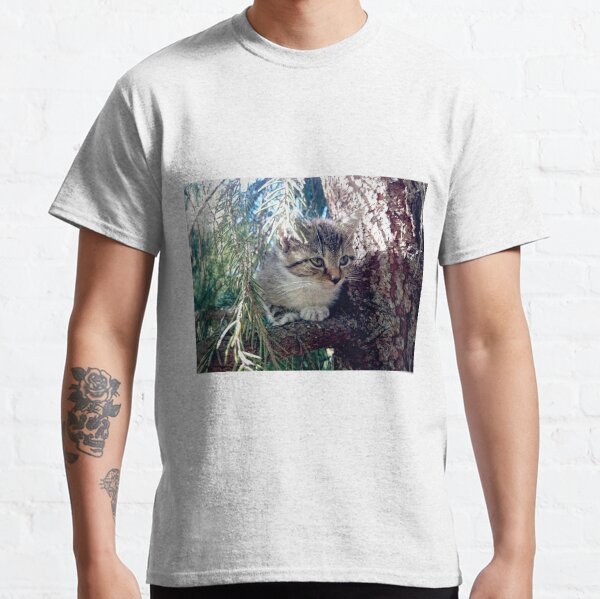 Tiger auf Baum Classic T-Shirt