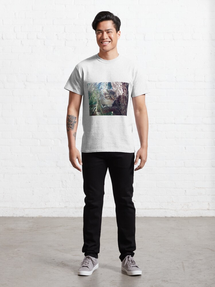 Alternative Ansicht von Tiger auf Baum Classic T-Shirt