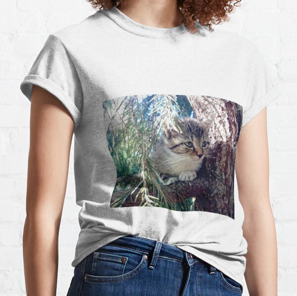 Tiger auf Baum Classic T-Shirt