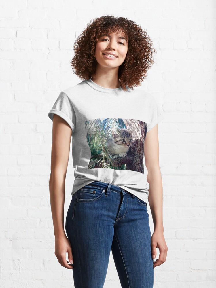 Alternative Ansicht von Tiger auf Baum Classic T-Shirt