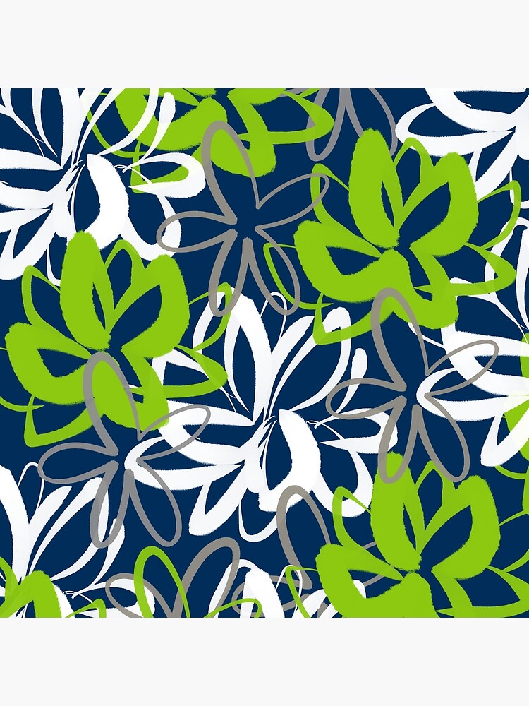 Aperçu 4 sur 4. Coussin avec l'œuvre Motif floral peint Lotus Garden en vert lime, blanc, gris et bleu marine créée et vendue par kierkegaard.