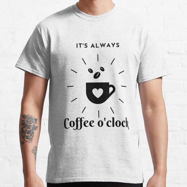 Corazón y granos de café. Fondo claro. Camiseta clásica