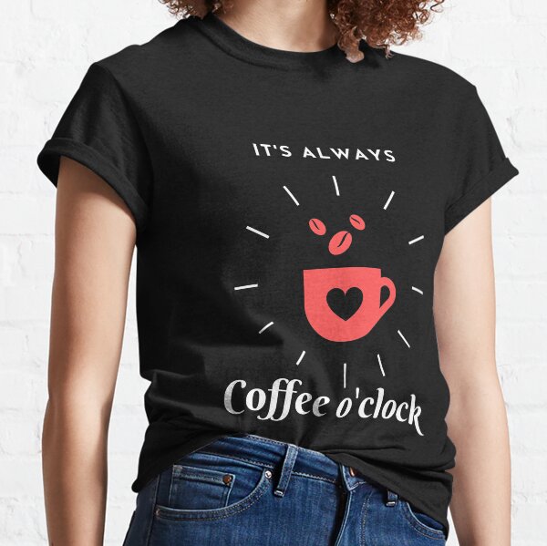 Corazón y granos de café. Fondo negro. Camiseta clásica