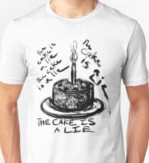 Der Kuchen ist eine Lüge Slim Fit T-Shirt