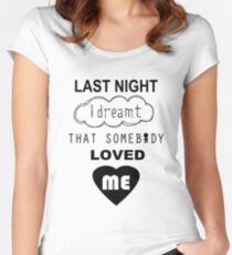 Camiseta entallada de cuello redondo Anoche soñé que alguien me amaba