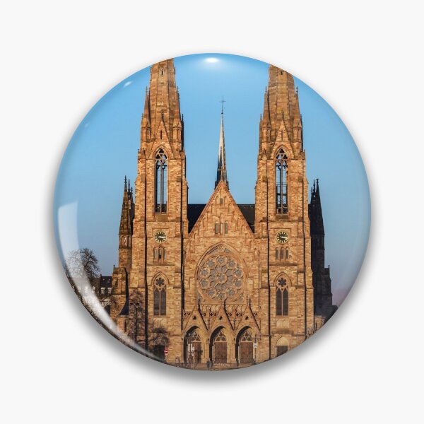 Artikelvorschau, St. Paul's Basilica in Strasbourg. Clean winter air and bright colors of sunset. entworfen und verkauft von Alexander Sorokopud.