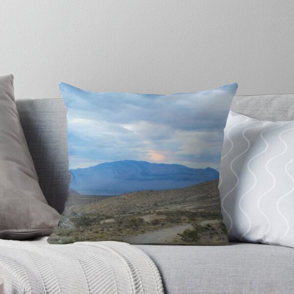 Aperçu de l'œuvre Distant Mountain créée et vendue par WingedColors.
