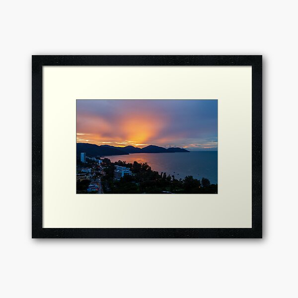Aperçu de l'œuvre Batu Ferringhi Beach Penang Island Malaysia Sunset créée et vendue par Kevin Miller Photography.