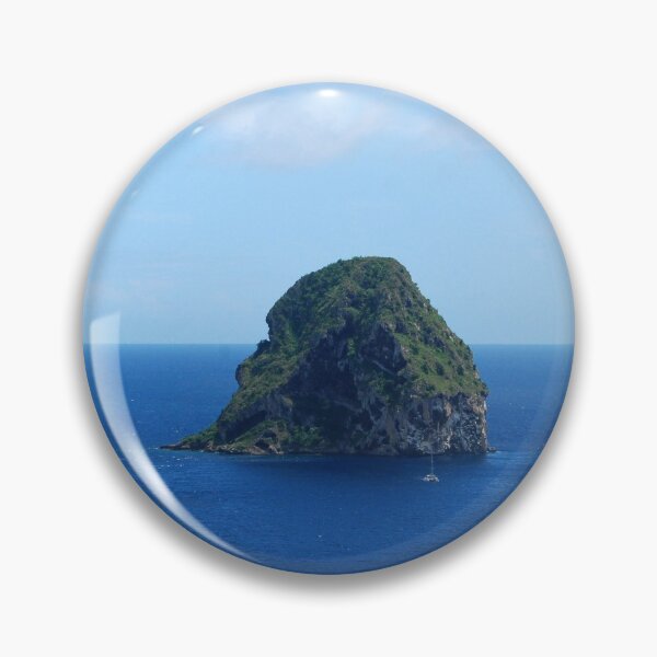 Artikelvorschau, Rocher du Diamant (side view) - Martinique, F.W.I. entworfen und verkauft von Olivia Son.