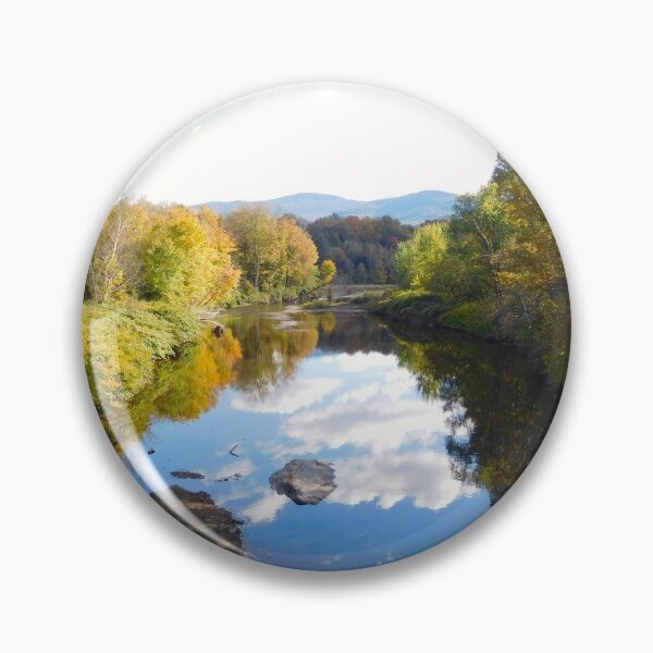 Artikelvorschau, Autumn Cloud Reflexion in Vermont entworfen und verkauft von HilaryLeslie.