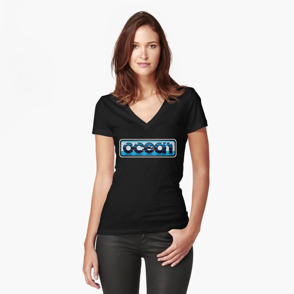 Vista previa del artículo con la obra «Camiseta entallada de cuello en V», diseñado y vendido por ybotnosdirb.