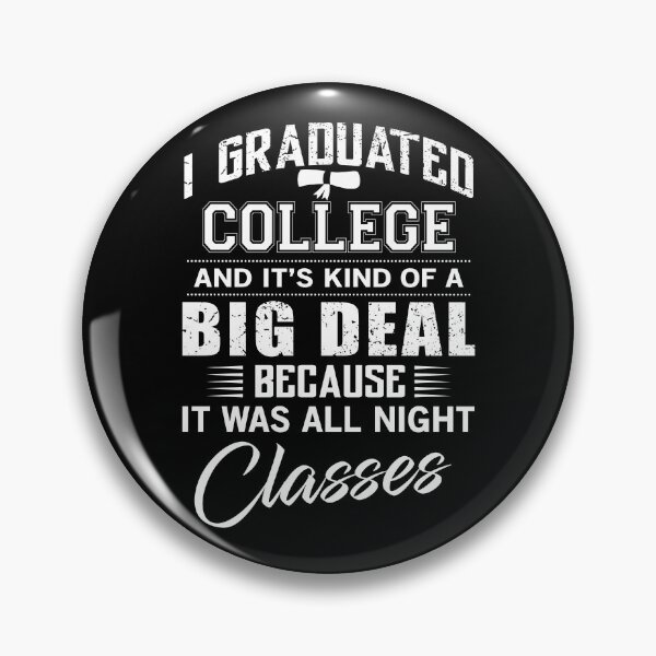 Artikelvorschau, Big Deal Ich absolvierte College Night Classes Shirt Gear entworfen und verkauft von DynamicDesign.