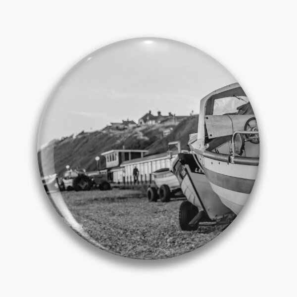 Artikelvorschau, Fishing boats on Cromer beach, North Norfolk entworfen und verkauft von yackers1.