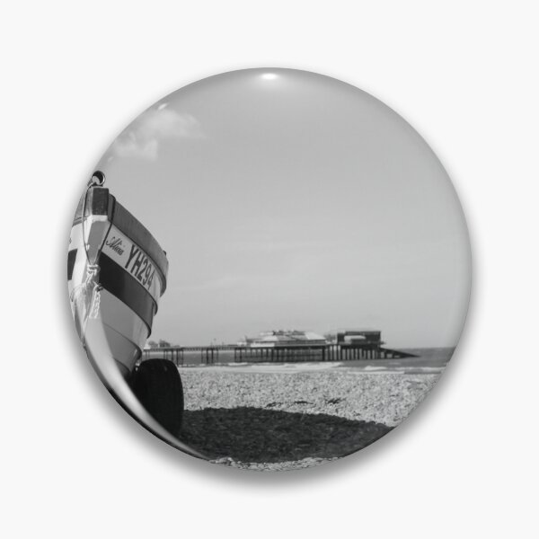 Artikelvorschau, Traditional fishing boat on Cromer beach, Norfolk entworfen und verkauft von yackers1.