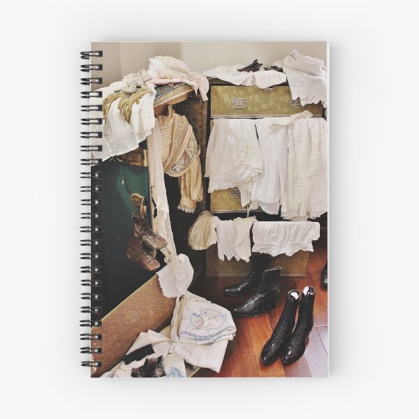 Artikelvorschau, Vintage Kleidung und ein Steamer Trunk entworfen und verkauft von Martha Sherman.