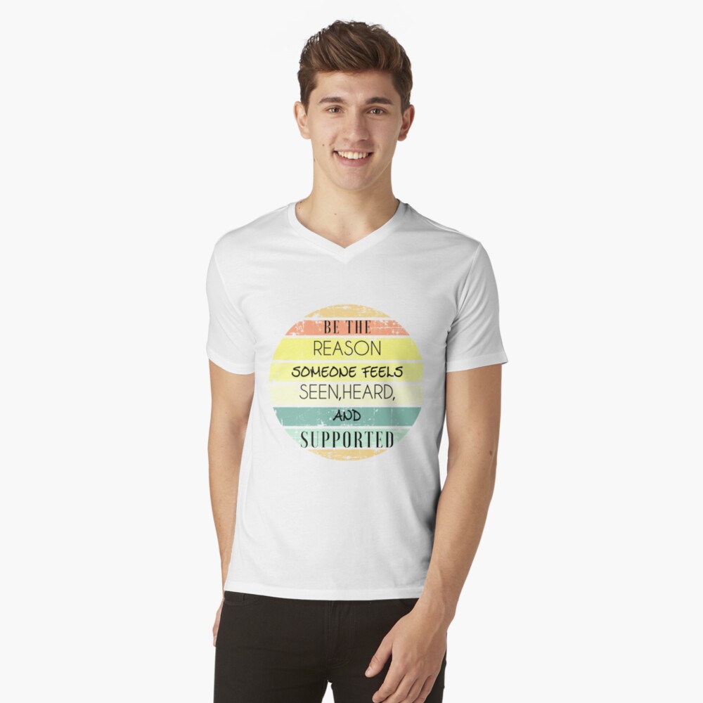 Vista previa del artículo con la obra «Camiseta de cuello en V», diseñado y vendido por kikibul.