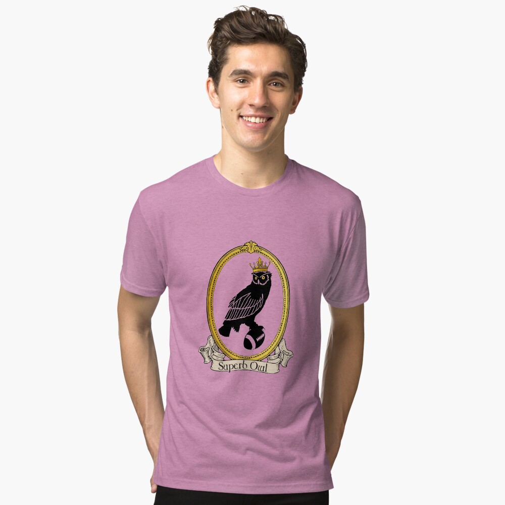 Aperçu de l'œuvre T-shirt chiné créée et vendue par Twisted-Giraffe.