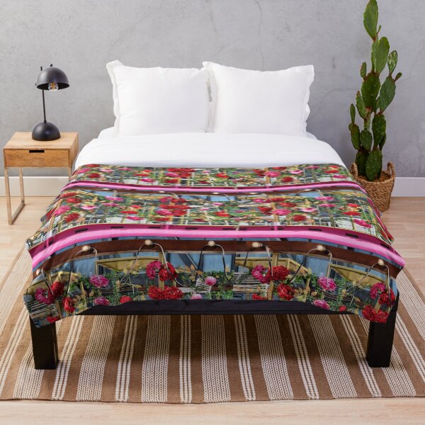 Aperçu de l'œuvre  Péniche de restaurant avec des fleurs créée et vendue par Bluelizzy.