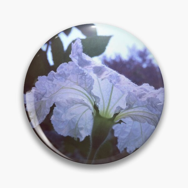 Artikelvorschau, White Flower entworfen und verkauft von Linnys-Designs.
