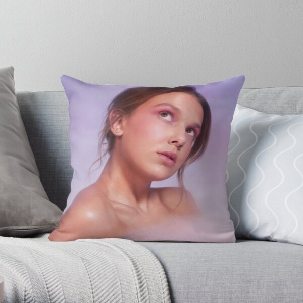 Millie Bobby Brown Coussin