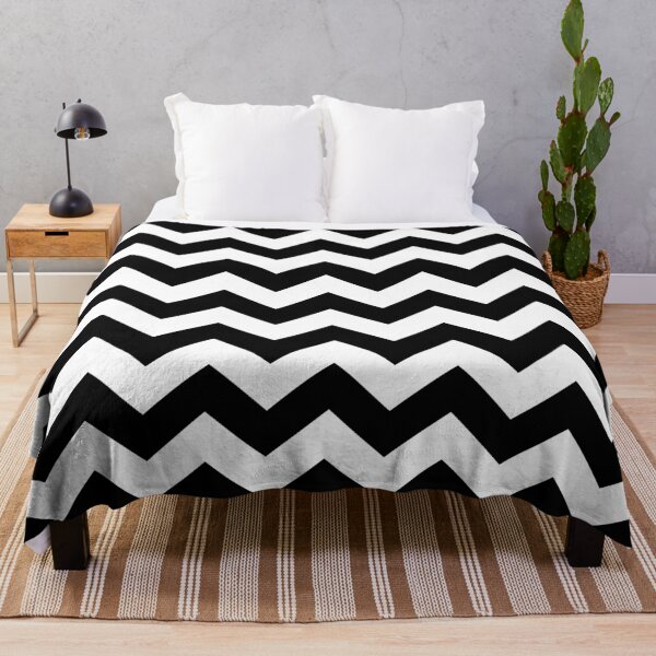 Black And White ZIG-ZAG Throw Blanket
