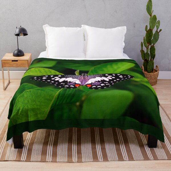 Aperçu de l'œuvre CREATIVITYLOVE CLASSIC BUTTERFLY MOTIFS créée et vendue par VividThreadsDesignStudio.
