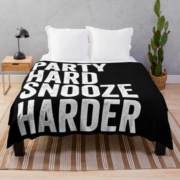 Aperçu de l'œuvre Party hard snooze plus difficile créée et vendue par hexdecor.