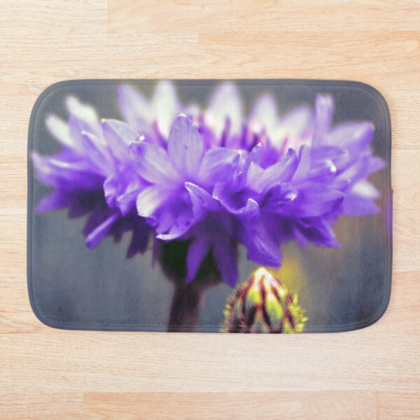 Aperçu de l'œuvre Bleuet, Photographie de fleur violette pourpre, Nature créée et vendue par Gulnaz Turdalieva.