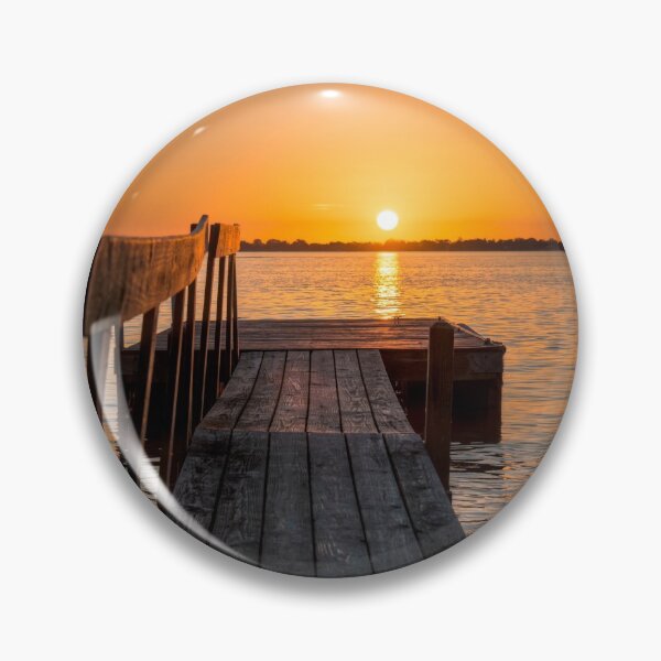 Item preview, Florida. Es un lugar hermoso para pasar una velada romántica viendo cómo el sol se desacelera en el horizonte. designed and sold by Michelle DuBose.