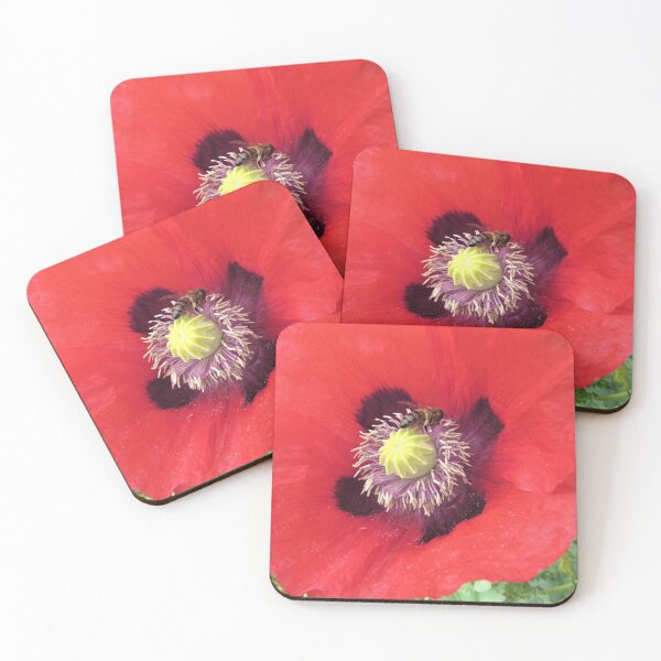 Artikelvorschau, Beschäftigte Biene nach einem Pollen Laden Red Poppy entworfen und verkauft von GoNatureDesigns.