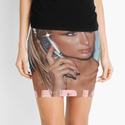 Aperçu de l'œuvre paris hilton 90s esthétique y2k rose créée et vendue par rebsunn.