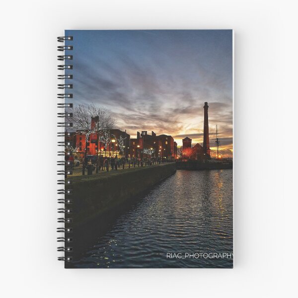 Artikelvorschau, Sonnenuntergang am Royal Albert Dock entworfen und verkauft von Riacphotography.